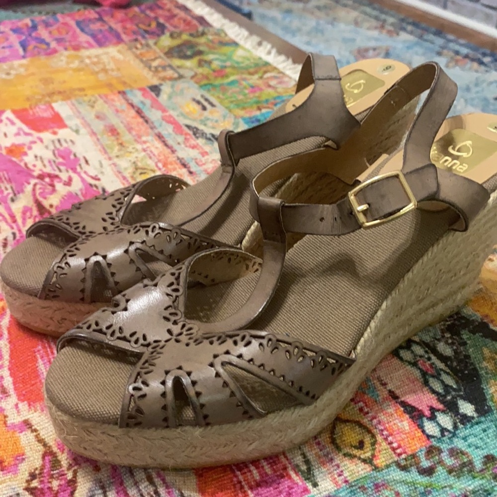Kanna espadrille wedge in pretty taupe color